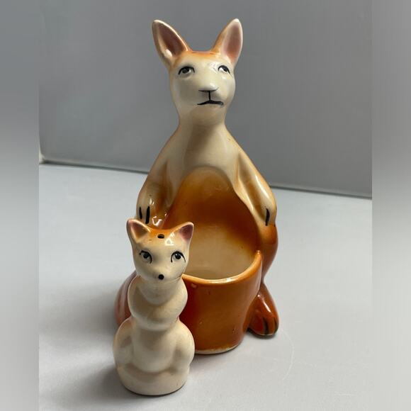 Vintage Ceramic Kangaroo & Joey Salt &‎ Pepper Shaker Set - Picture 8 of 14